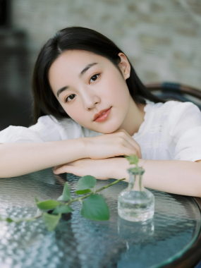 清新治愈高清图集 | 女生玻璃肌理通透套图