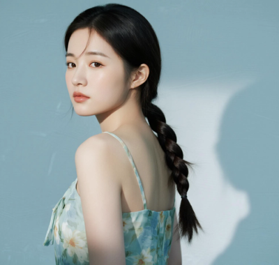 AI模特气质电脑桌面壁纸 | 浅青碎花吊带裙清新温柔女生8K无水印套图