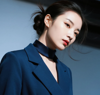 AI模特气质电脑壁纸 | 藏蓝收腰外套显瘦干练高清套图