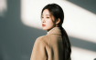 AI模特气质电脑桌面壁纸 | 燕麦色大衣冬季穿搭温柔女生8K无水印套图