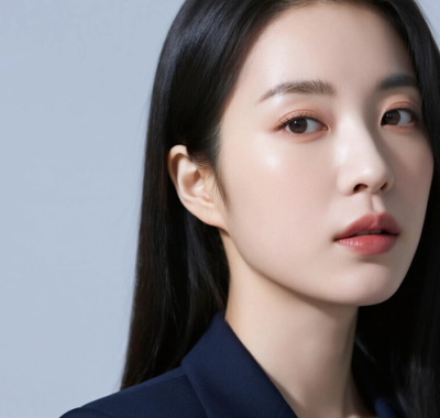 AI模特气质电脑桌面壁纸 | 藏青西装沉稳干练女生8K超高清无水印图集